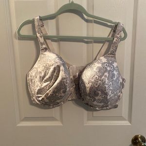Cacique padded underwire bra size 44DDD.